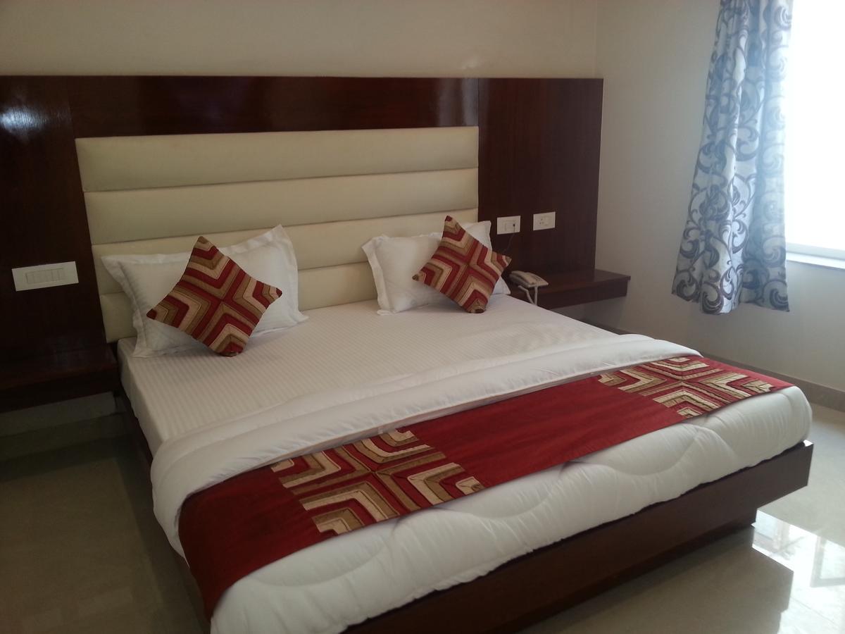 Hotel Sapphire New Delhi Bagian luar foto