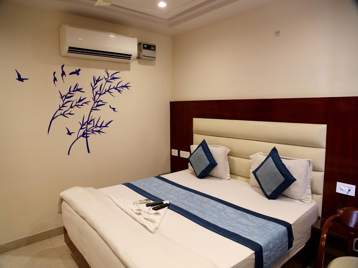 Hotel Sapphire New Delhi Bagian luar foto